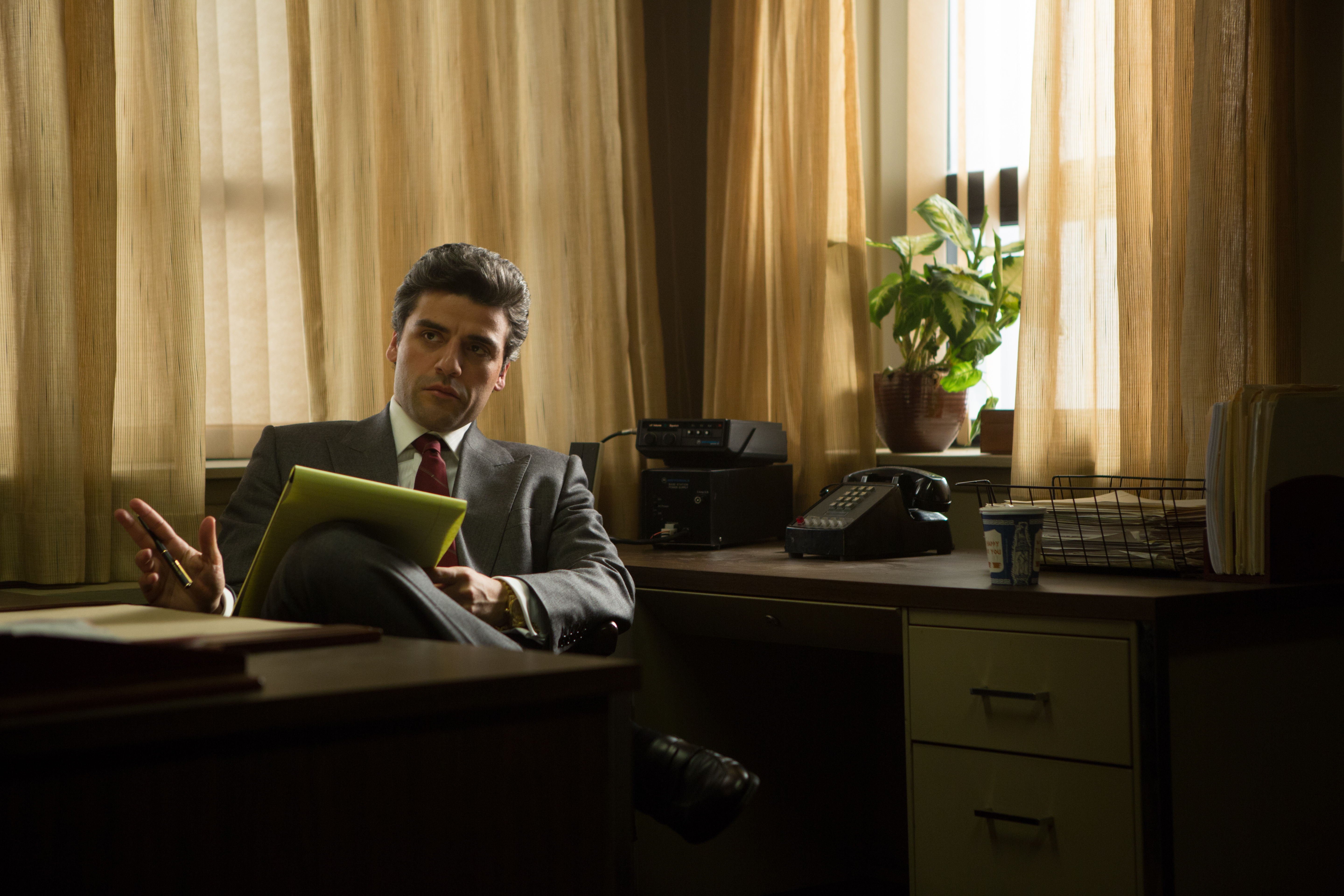 Оскар айзек сцены из супружеской жизни. More violent. No violence. No violence. More violent.