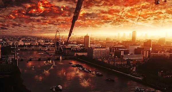 aliens-obliterate-london-in-latest-independence-day-resurgence-movie-still